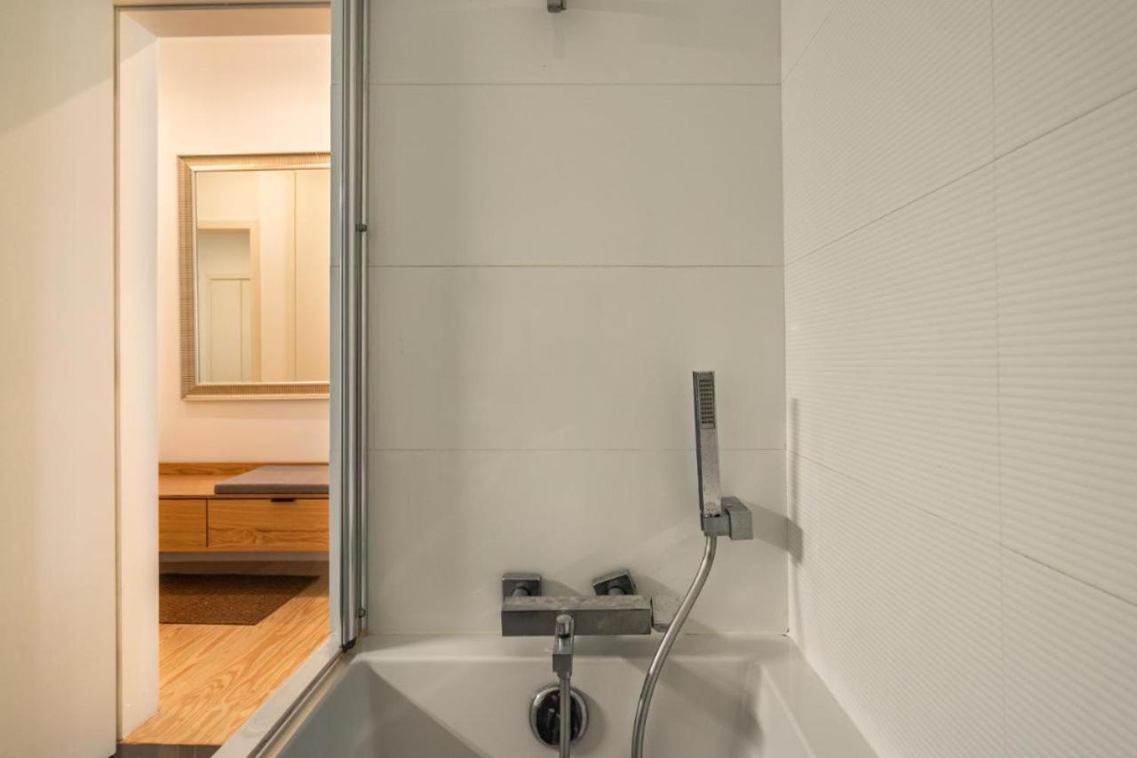 Whome Chic 2-bed Near Santos & Alcantara Perfect For Families & Couples * Lisboa