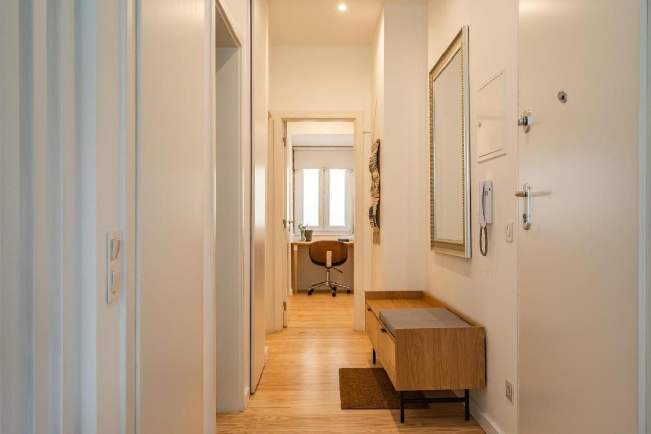 Whome Chic 2-bed Near Santos & Alcantara Perfect For Families & Couples Appartement Lisboa